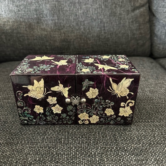 Butterfly print jewelry box - Picture 2 of 5